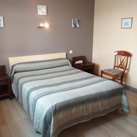 Hotel Le Lion D'Or 살브리스 외부 사진