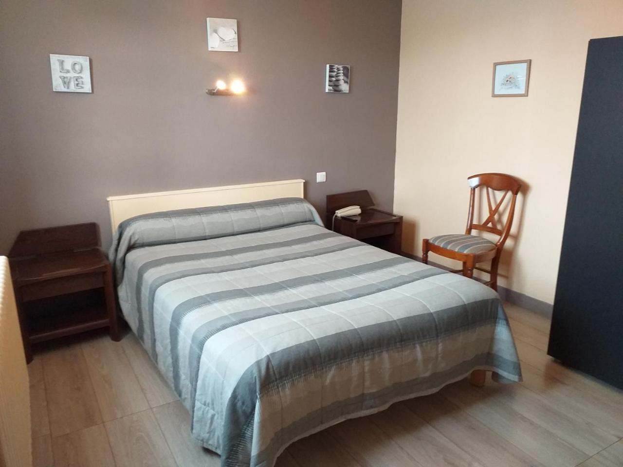 Hotel Le Lion D'Or 살브리스 외부 사진